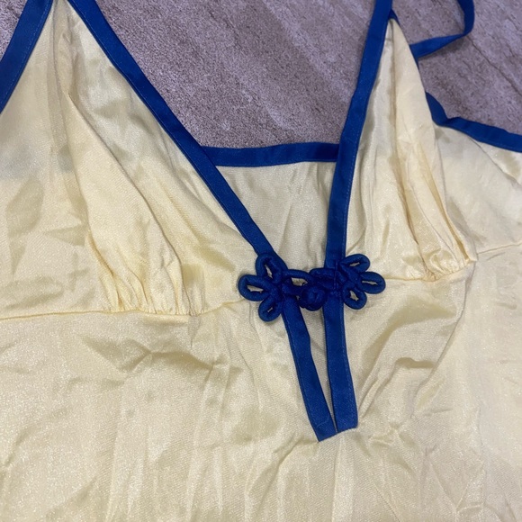 *Vintage* Vassarette nightgown. Yellow and blue. - Picture 2 of 7